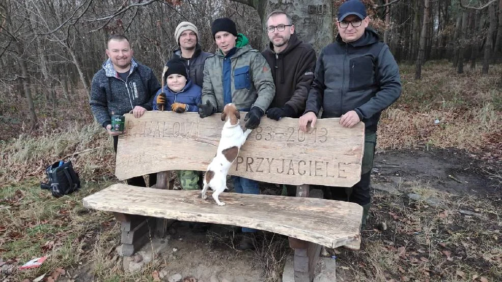 Przyjaciele Rafała kilka razy w roku odwiedzają miejsce, które przypomina im o jego życiu i śmierci - Zdjęcie główne