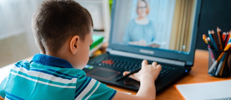 W poniedziałek do szkół trafią laptopy do nauki zdalnej  - Zdjęcie główne