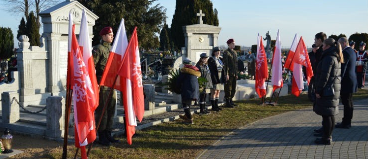 Delegacje złożyły kwiaty pod powstańczym pomnikiem - Zdjęcie główne