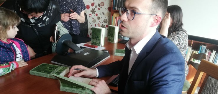 Archiwalne zdjęcia i mnóstwo nazwisk. Promocja najnowszej książki - Zdjęcie główne