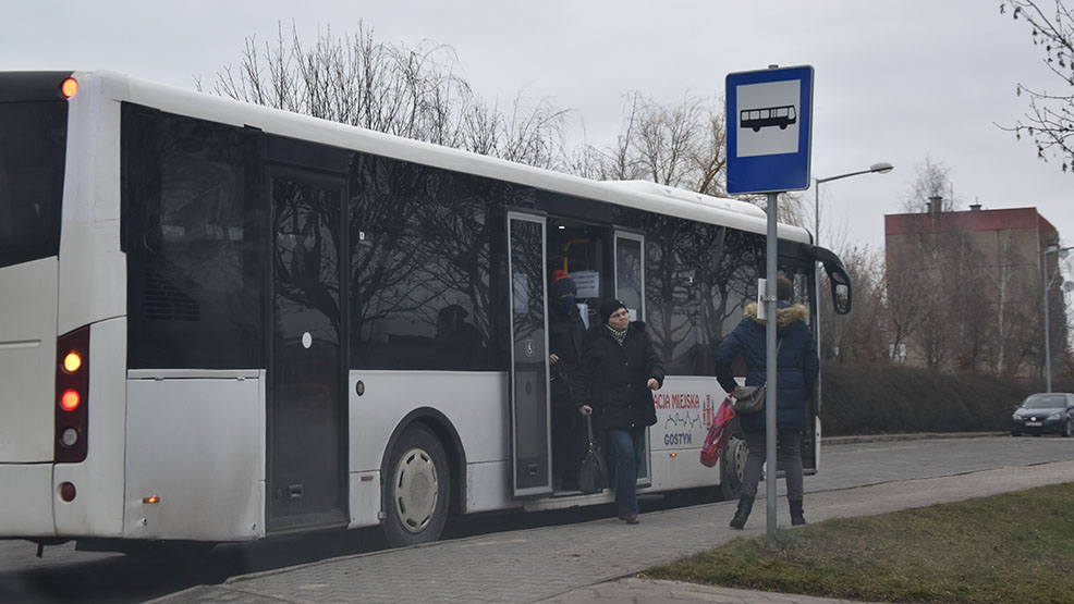 Uruchomiona będzie specjalna linia autobusowa.  Jak szybciej i bezpieczniej dotrzeć na cmentarz w Gostyniu? - Zdjęcie główne