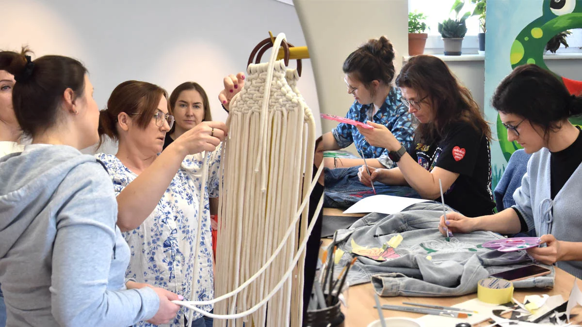 Wynosili sadzonki drzew, torebki i jeansowe kurtki. Co te rzeczy mają wspólnego z wiosną?