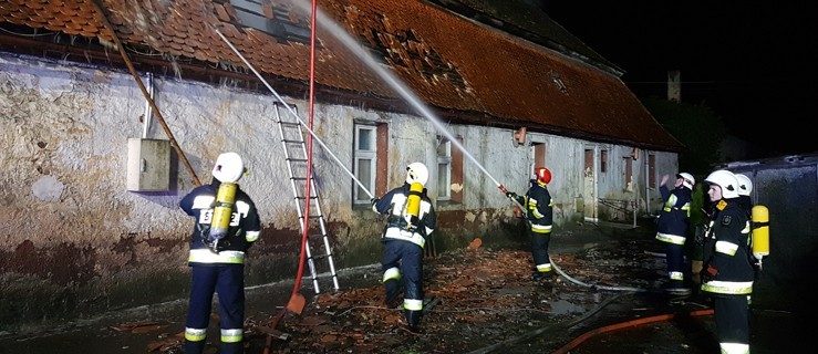 Stracili w ogniu swój dobytek. Trwają poszukiwania jednego z lokatorów - Zdjęcie główne