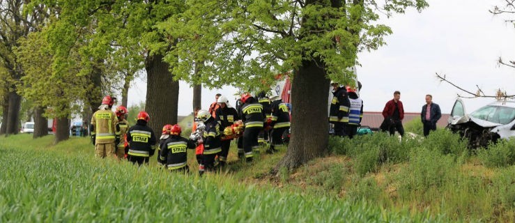 Kierowca samochodu ciężko ranny. Wezwano helikopter - Zdjęcie główne