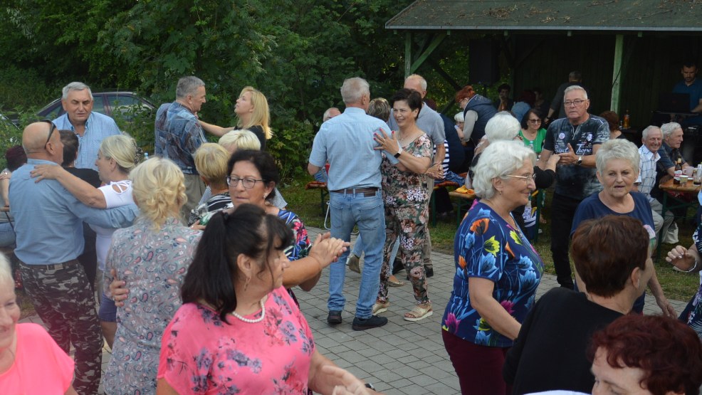 W tak licznym gronie krobscy seniorzy spotkali się pierwszy raz od początku pandemii - Zdjęcie główne