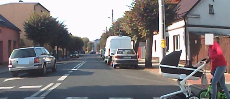 Piesi byli już na pasach, on postanowił przyspieszyć. Nagrała go kamera [FILM] - Zdjęcie główne