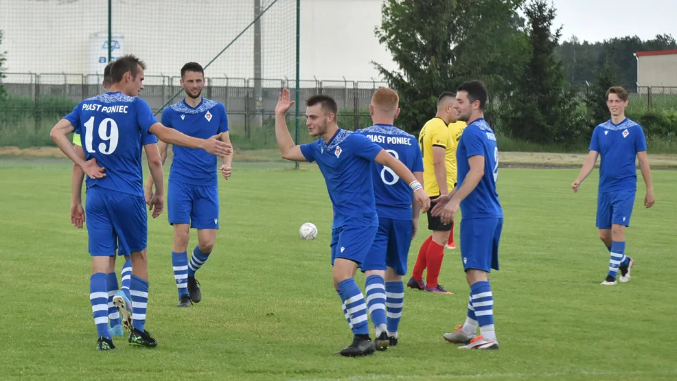 Piast Poniec chce wygrać wszystko do końca - Zdjęcie główne