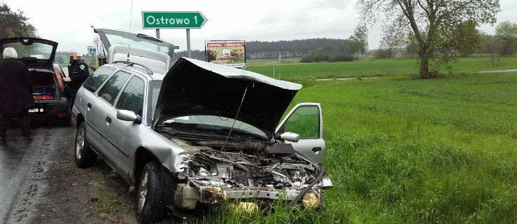 Stłuczka aut na drodze wojewódzkiej. Strażacy kierują ruchem  - Zdjęcie główne