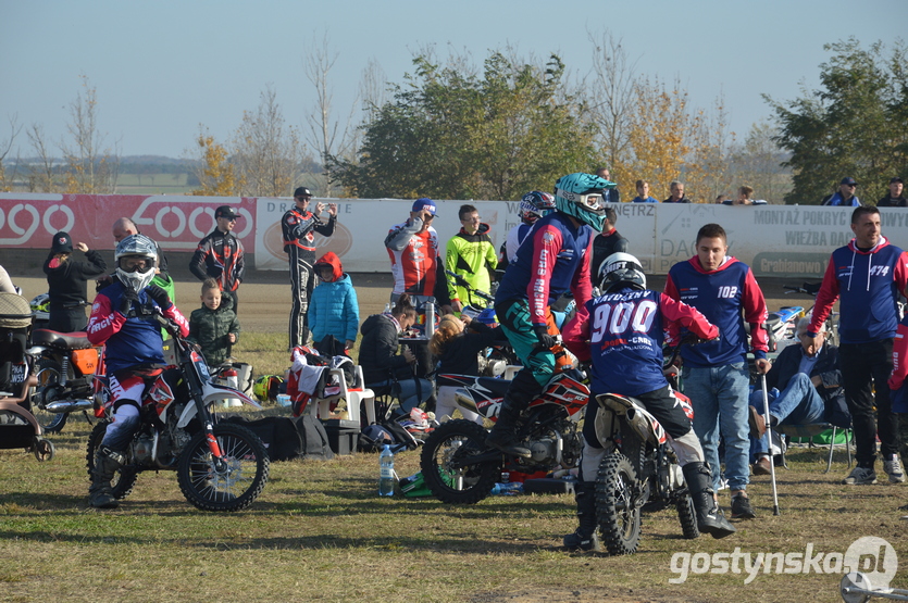 Dalabuszki. Piknik żużlowy dla Zuzi zorganizowany przez kluby Tasmania Racing oraz AKŻ Ostrów Wielkopolski przyniósł ponad 22 tysiące złotych zebrane podczas licytacji oraz ze sprzedaży m.in. wypieków przygotowanych przez komitet Zuzia kontra SMA