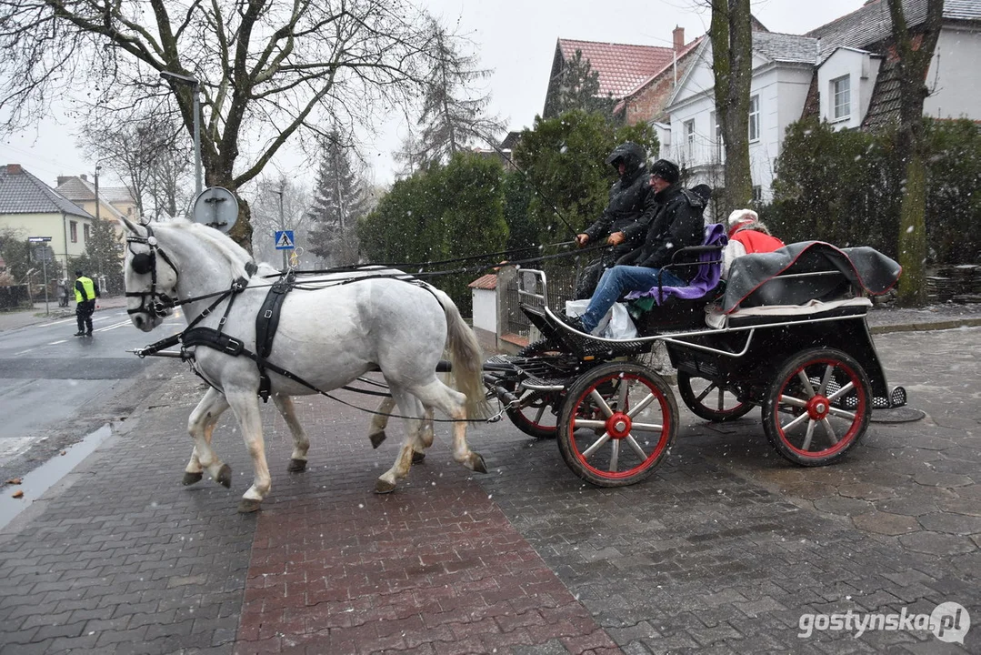 Gostyń. Orszak Trzech Króli przeszedł z kościoła pw. Ducha Świętego na gostyński rynek