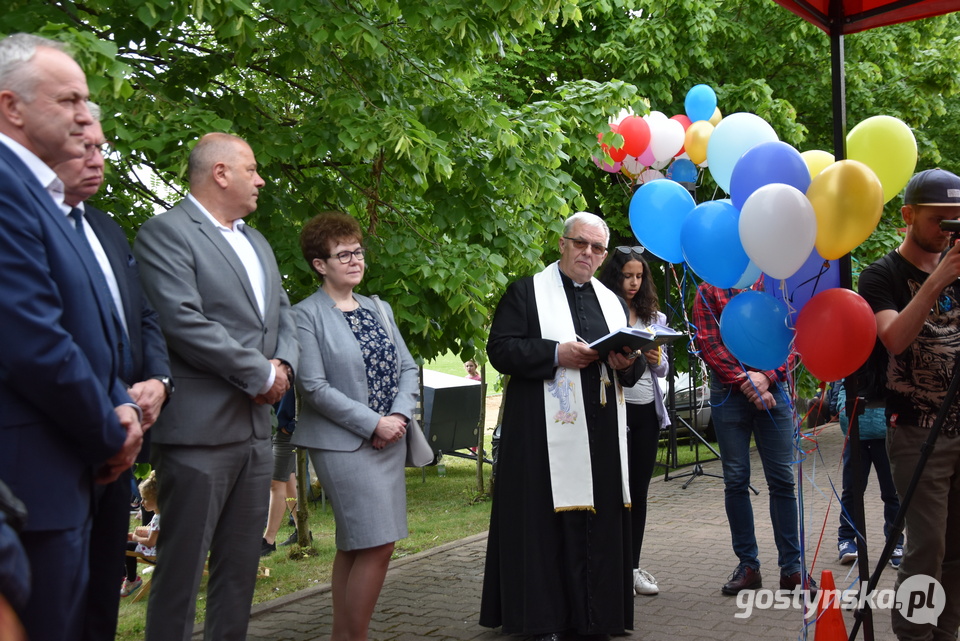 Borek Wlkp. - otwarcie pierwszej siłowni. Do zwiedzania mieszkańców zaprosiła Daria Walczykiewicz - mistrzyni Europy w trójboju siłowym i trenerka z klubu Zagłębie Relaks Konin