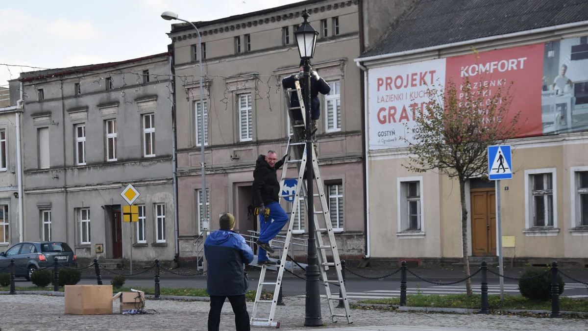 W Gostyniu dużo skromniej z  bożonarodzeniowymi ozdobami. To część pakietu oszczędnościowego gminy - Zdjęcie główne