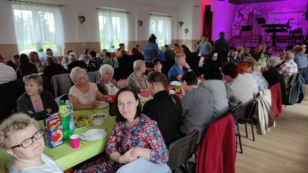Piknik integracyjny w DPS Chwałkowo. Po dwóch latach przerwy mieszkańcy mogli się spotkać z rodzinami i przyjaciółmi - Zdjęcie główne