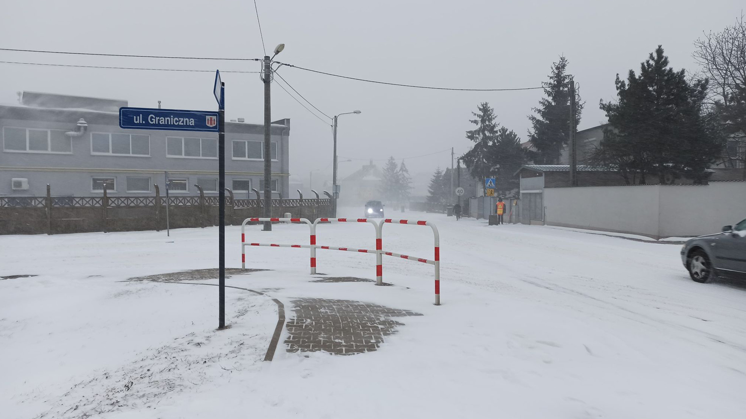 Pada śnieg, pługi już pracują. Czy w każdej gminie? - Zdjęcie główne