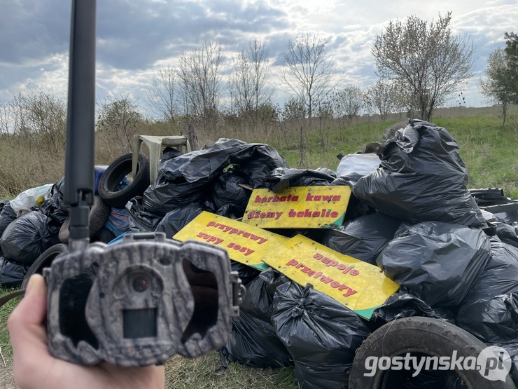 Żytowiecko. Kilkunastu myśliwych z krobskiego koła łowieckiego zorganizowało akcję sprzątania lasu znajdującego się w ich obrębie łowieckim