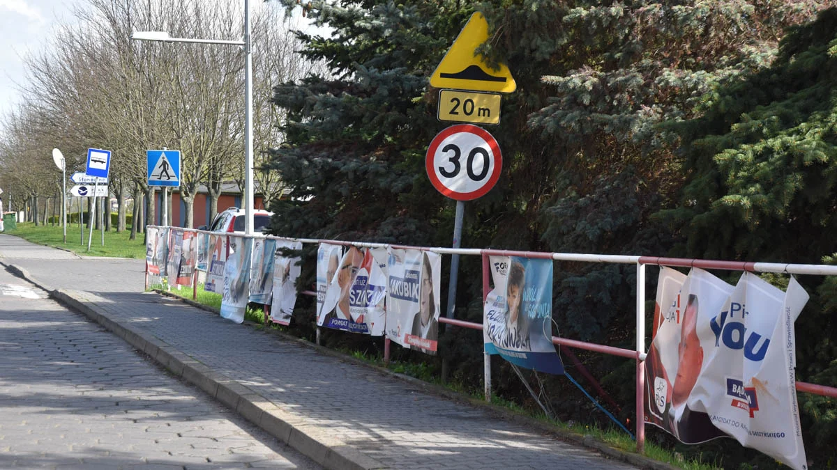 "Plaga" banerów wyborczych w Gostyniu. Wiemy, ile komitety mogły wydać na agitację - Zdjęcie główne