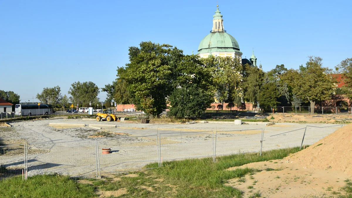 Zabezpieczenie znaleziska na Świętej Górze i badania archeologiczne będą słono kosztować. Kiedy wykonawca wraca na plac budowy?  - Zdjęcie główne