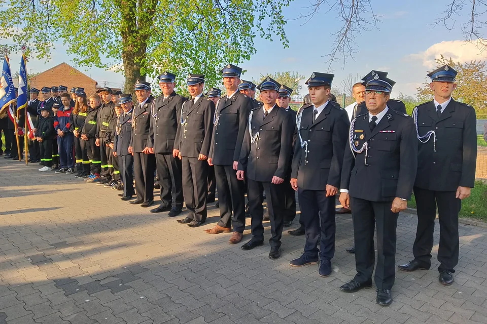 Zawsze są pierwsi tam, gdzie zagrożone jest ludzkie życie. Strażacy-ochotnicy z gminy Gostyń świętowali - Zdjęcie główne