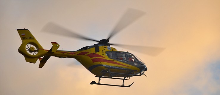 Poparzeni kwasem przy rozkręcaniu maszyny  - Zdjęcie główne