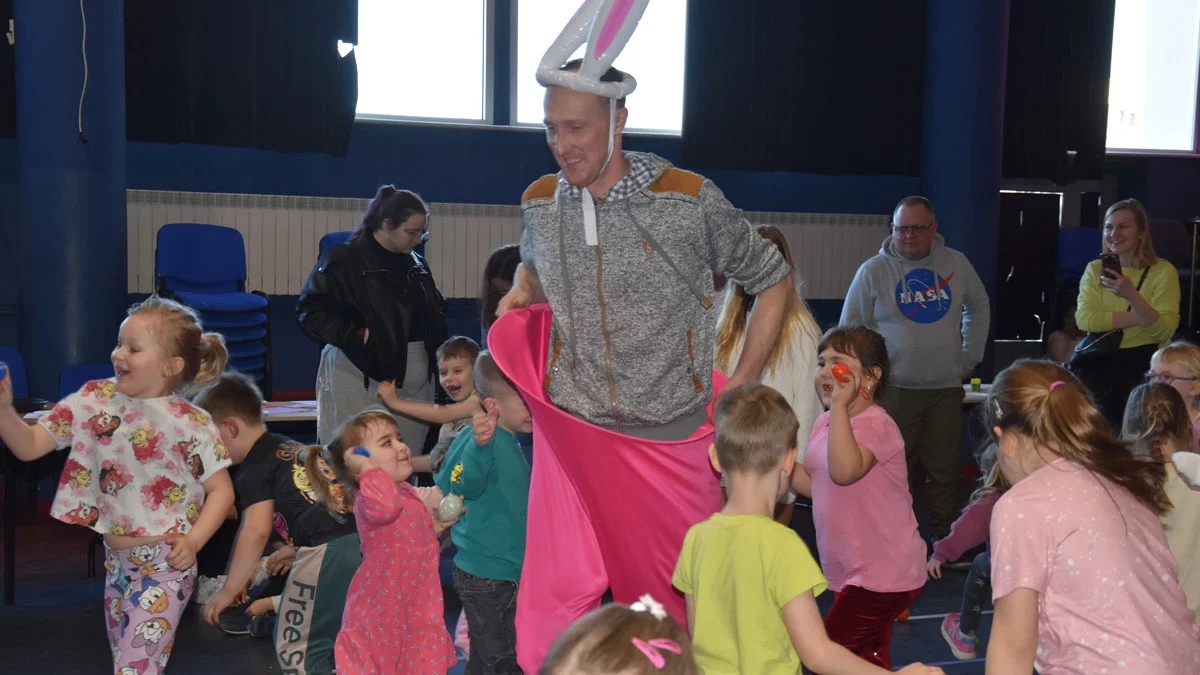 Z zającem, kurczakami i jajkami - dzieci bawiły się świetnie na osiedlowym "zajączku"