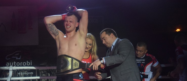 Walka wieczoru rozgrzała kibiców do czerwoności - Zdjęcie główne