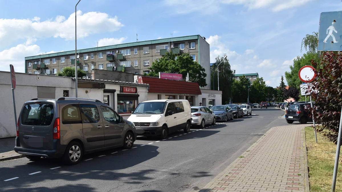 Mała rewolucja na osiedlu w centrum Gostynia. Spokój dla mieszkańców, utrudnienia dla kierowców - Zdjęcie główne