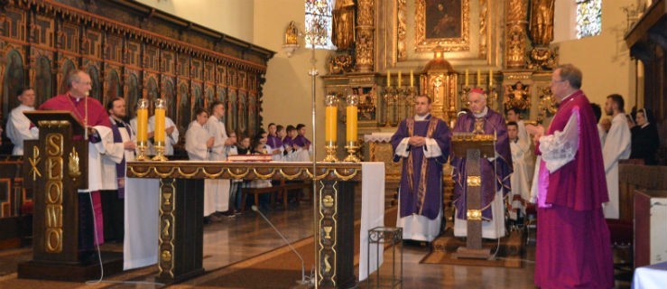 Biskup w parafii. Spotkania z wiernymi i uczniami - Zdjęcie główne