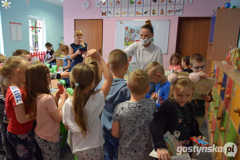 Gostyń. Na Dzień Dziecka najmłodsi mieszkańcy, ale nie tylko otrzymali słodkie upominki ufundowane przez redakcję