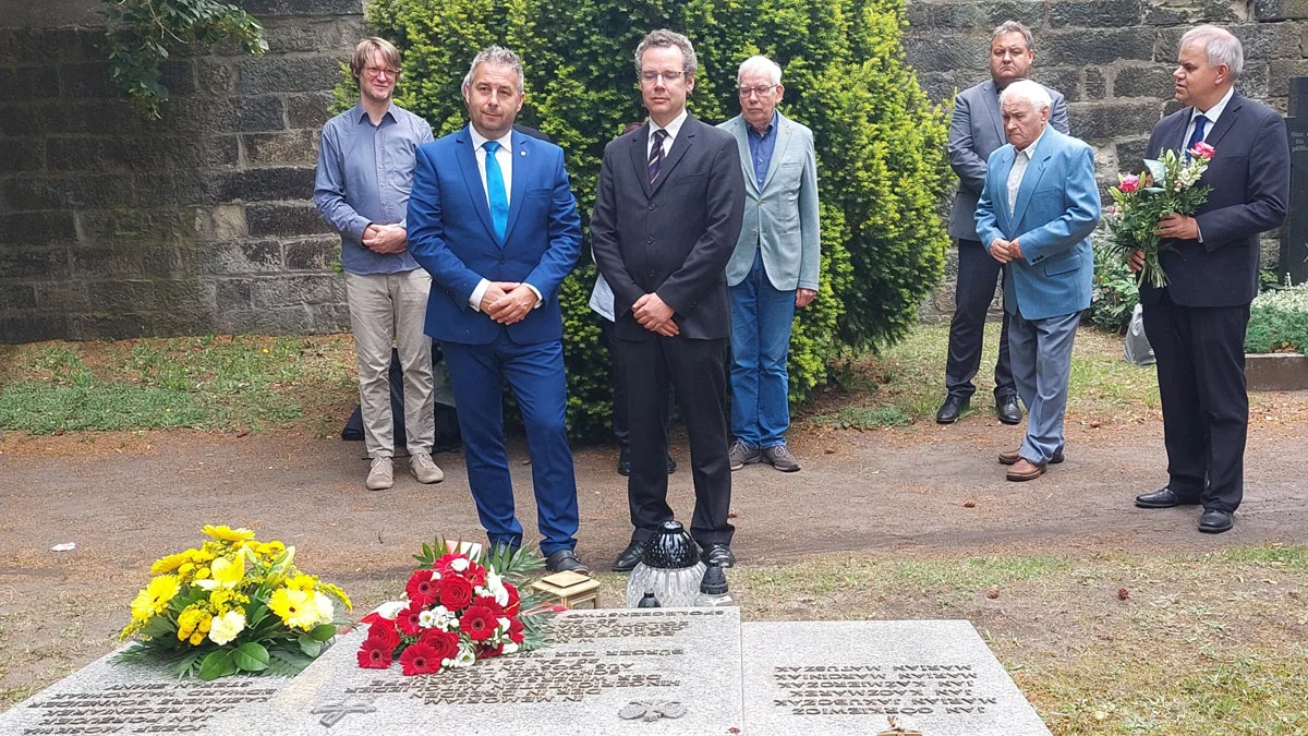 Gostyńska delegacja w Dreźnie. Oddali hołd dwunastu żołnierzom „Czarnego Legionu” - Zdjęcie główne