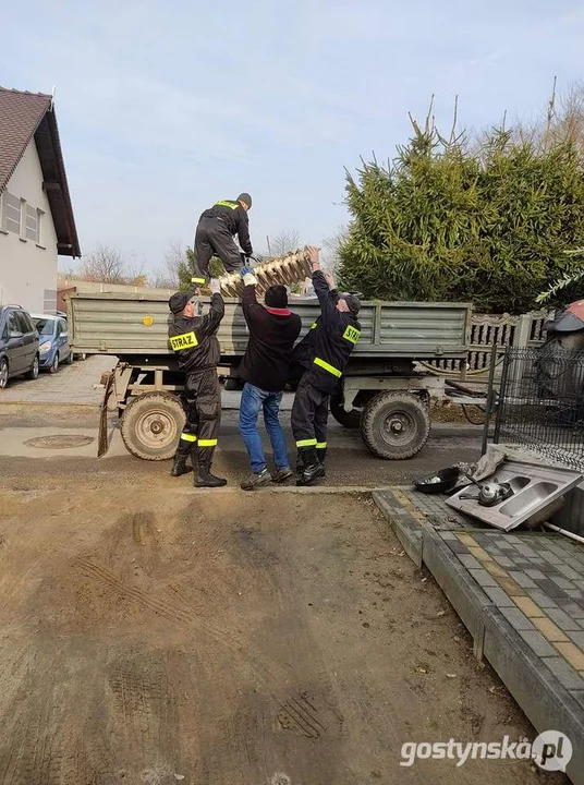 Gostyń. Druhowie z OSP Kunowo zorganizowali w sobotę zbiórkę złomu dla Zuzi chorej na SMA 