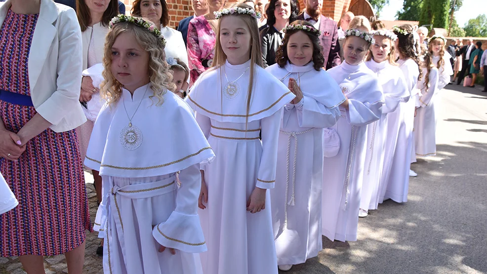 Pierwsza Komunia Święta parafii pw. św. Małgorzaty w Gostyniu. Dla tych dzieci to wielka chwila, niezwykłe przeżycie - Zdjęcie główne
