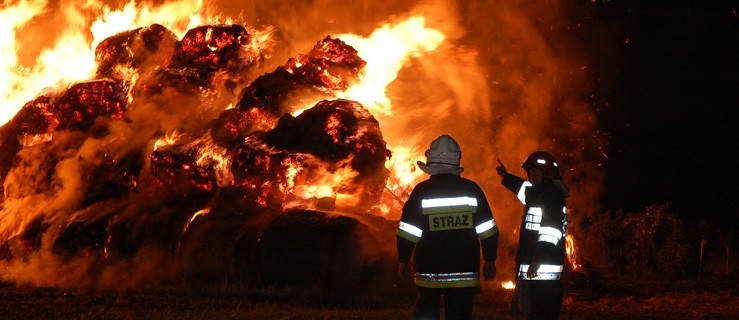 Pożar na zakończenie żniw. Czy ogień powstał od weselnych fajerwerków? - Zdjęcie główne