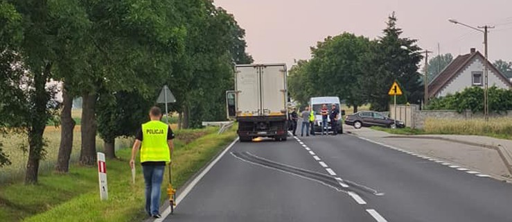 Jego stan jest ciężki. Jak znalazł się pod kołami ciężarówki?  - Zdjęcie główne