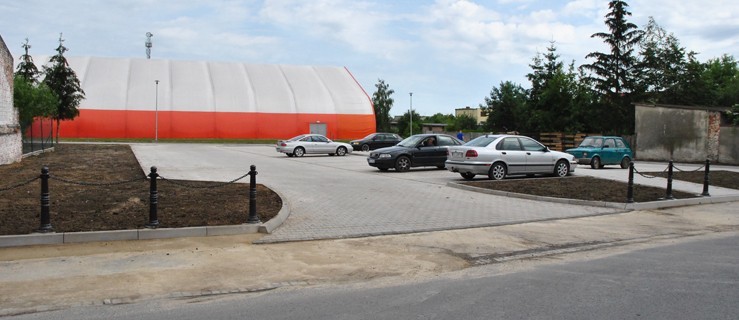 Mają parking z barierami - Zdjęcie główne