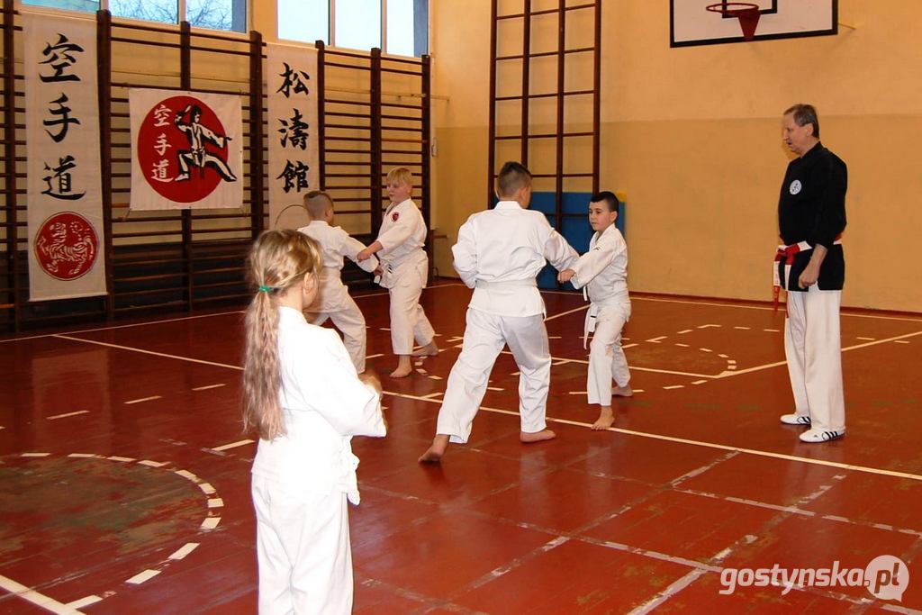 Pierwsze egzaminy najmłodszych karateków TKKF Tęcza z Gostynia