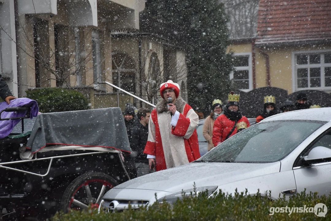 Gostyń. Orszak Trzech Króli przeszedł z kościoła pw. Ducha Świętego na gostyński rynek