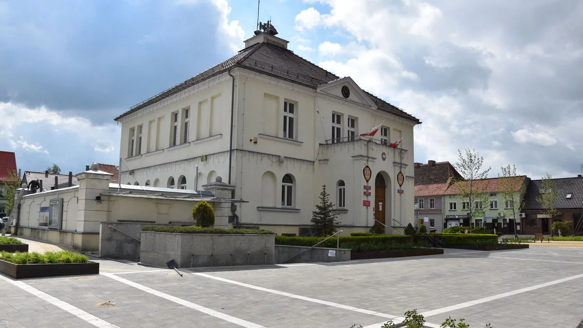 Wszystkie urzędy pracują, ale część z nich skróciła godziny otwarcia. Gdzie możecie "pocałować klamkę"?