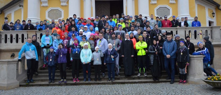 Nie na darmo dobiegamy tutaj - Zdjęcie główne