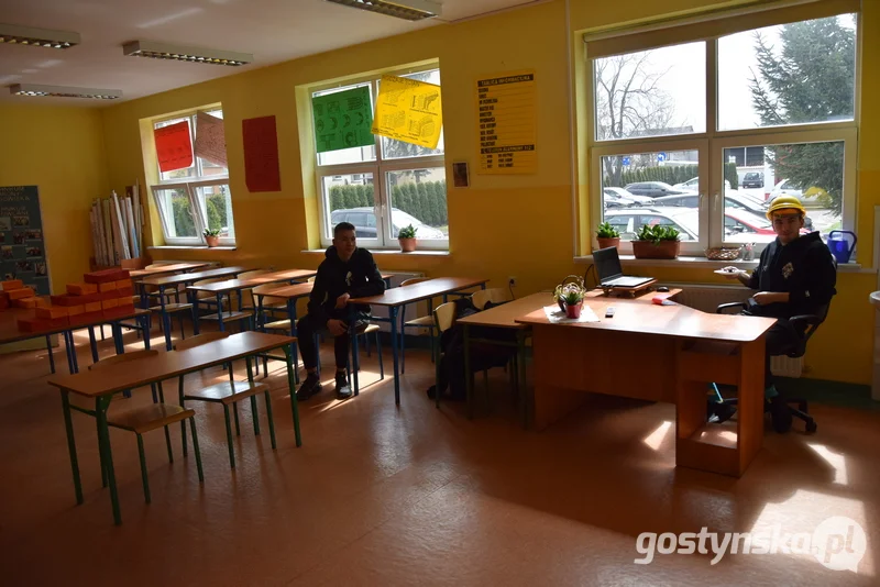 Krobia. W Zespole Szkół Ogólnokształcących i Zawodowych w Krobi w przyszłym roku szkolnym 2022/2023 otwartych ma zostać 5 oddziałów. - Nie ukrywam, że gdyby się udało utrzymać na obecnym poziomie klasy techniczne, licealne i branżowe byłbym zadowolony - komentuje dyrektor Krzysztof Perdon