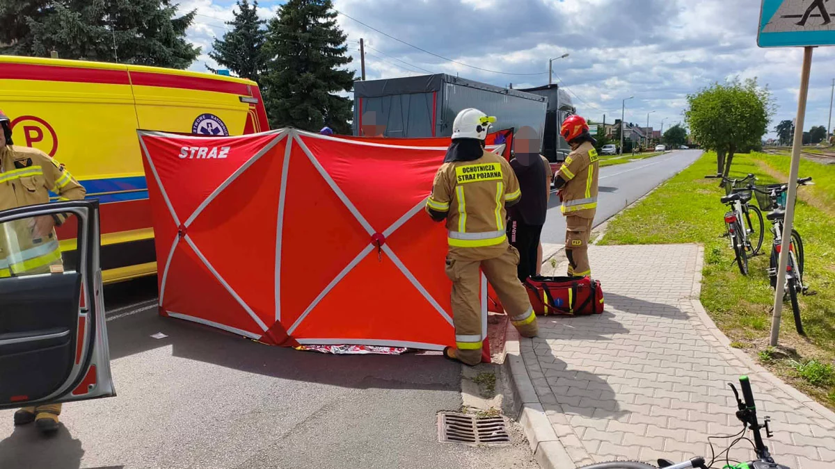 Tragedia w okolicy przejazdu kolejowego. Nie żyje starsza kobieta, która poruszała się rowerem