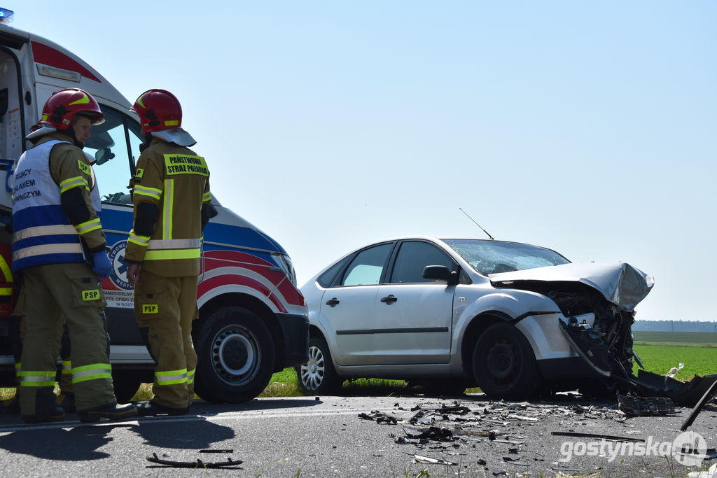 Gostyń - Poniec. Na szosie powiatowej dosżło do zderzenia dwóch samochodów osobowych