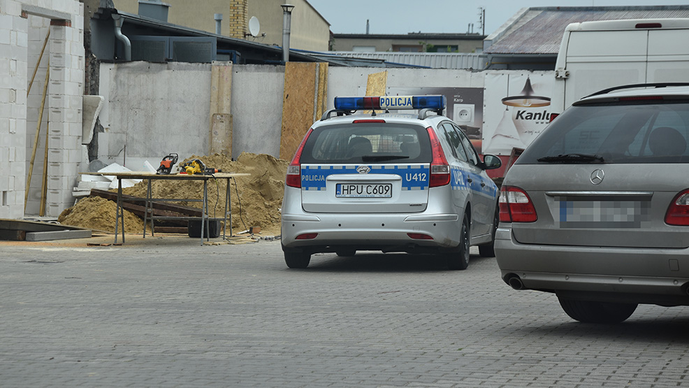 Mężczyzna spadł z rusztowania. Wypadek przy pracach budowlanych w Gostyniu - Zdjęcie główne