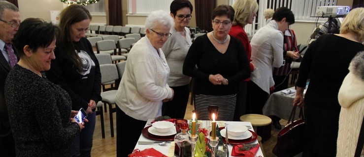 Jak wyjątkowo udekorować świąteczny stół? - Zdjęcie główne