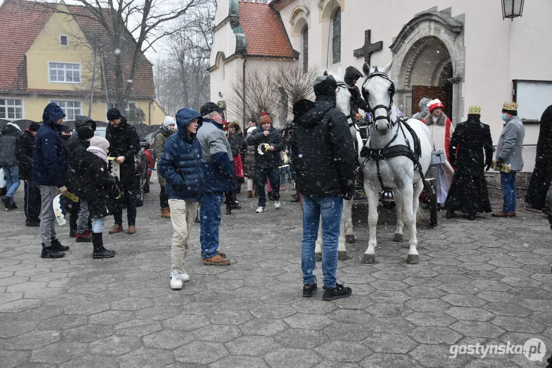 Gostyń. Orszak Trzech Króli przeszedł z kościoła pw. Ducha Świętego na gostyński rynek