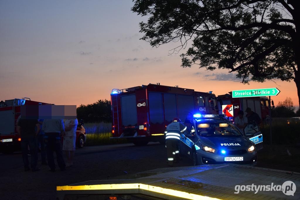 W kolizji wzięły udział 2 pojazdy, oba odtransportowała laweta.