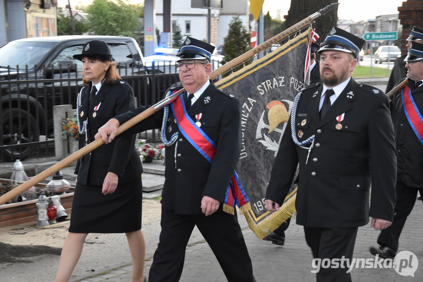 Wartę przy pomniku rozstrzelanych wystawił 4. Pułk Przeciwlotniczy w Lesznie oraz klasa wojskowa Zespołu Szkół Ogólnokształcących i Zawodowych w Krobi