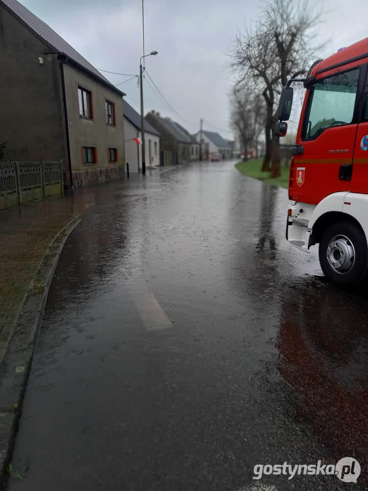 Akcja strażaków-ochotników na ul. Błonie w Pogorzeli