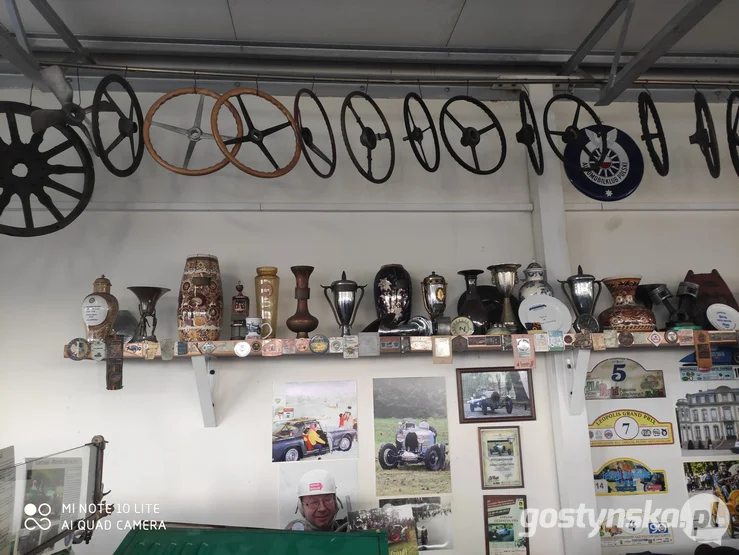 Gostyń. W Auto Muzeum Jana i Macieja Pedów znajduje się wiele samochodów, które wzbudzają zachwyt nie tylko fanów i znawców motoryzacji, ale także zwykłych "śmiertelników" nie mających nic wspólnego z rynkiem pojazdów retro