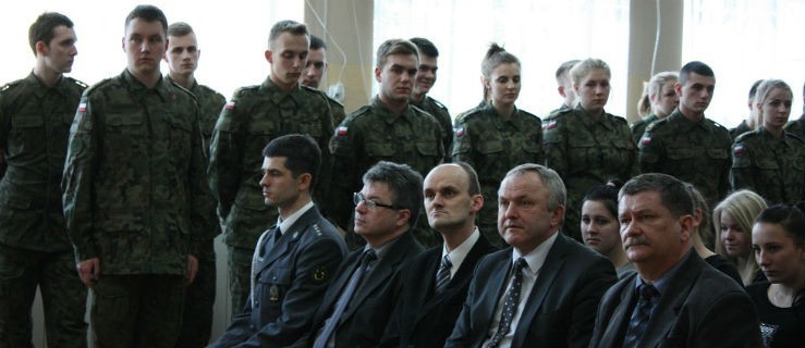 Klasa wojskowa gotowa do boju - Zdjęcie główne