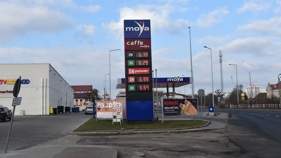 Sam tankujesz, mniej płacisz ma samoobsługowej stacji paliw Moya w Gostyniu. Czy pod koniec miesiąca zapłacimy 10 złotych za litr? - Zdjęcie główne